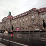 Bundeswirtschaftsministerium mit Akten, E-Mails und Hinweis auf geheime Durchsuchung von Konten.