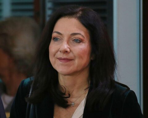 Katherina Reiche, Bundeswirtschaftsministerin, verteidigt staatliche Entlastungsmaßnahmen im aktuellen Krisenstreit.