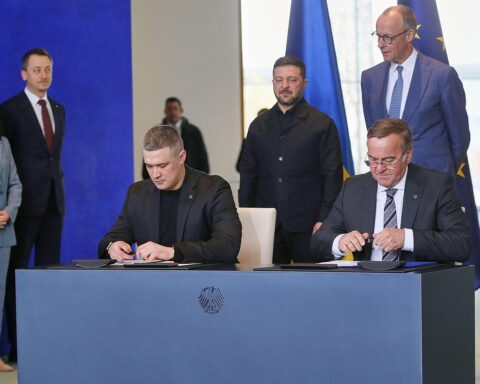 Unterzeichnung eines Abkommens zur digitalen Gefechtsdaten-Zusammenarbeit zwischen Deutschland und der Ukraine.