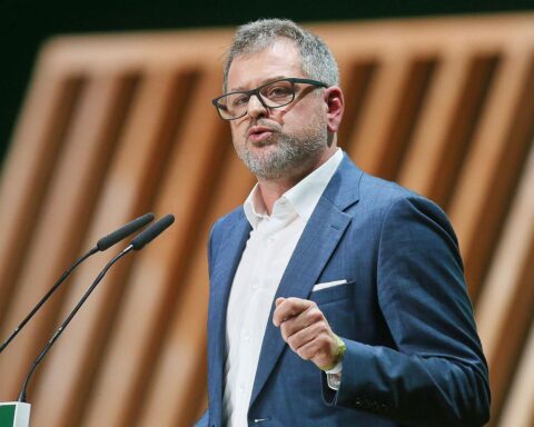 Bettina Jarasch und Werner Graf präsentieren die Grünen-Landesliste zur Abgeordnetenhauswahl in Berlin.
