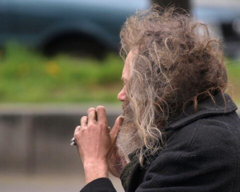 Obdachlose Menschen in Berlin, Kältehilfe-Engagement, Solidarität und gesellschaftliche Unterstützung im Winter.