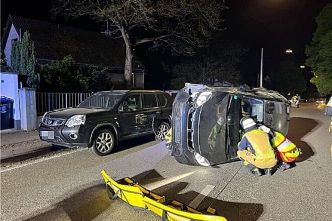 Betrunkener Autofahrer ohne Führerschein verunglückt in Haan schwer