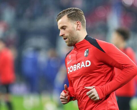 Lucas Höler köpft den Ball ins Tor; Freiburg gewinnt 1:0 gegen Mainz im Bundesliga.