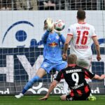 Leipzigs Sieg über Frankfurt: Spieler in Aktion, Jubel, Spannung auf dem Fußballplatz.