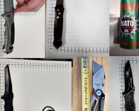 Waffen und gefährliche Gegenstände, sichergestellt am Flughafen Köln/Bonn, Sicherheitskontrolle.