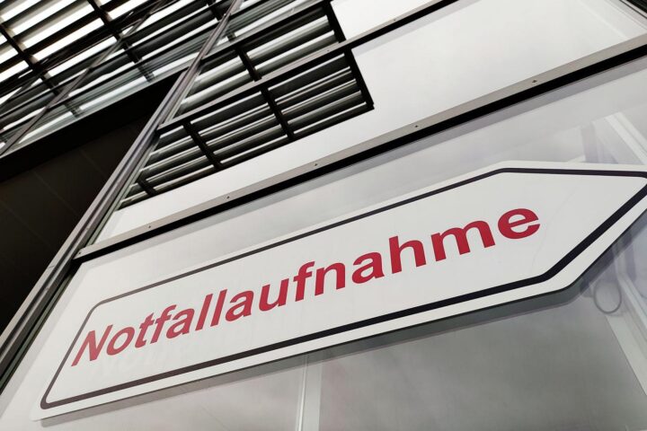 Notfallaufnahme: Neues Konzept für bessere Zusammenarbeit in der Notfallversorgung, Telefon- und Videoeinschätzungen.