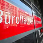 Büroflächen in Berlin zur Vermietung, symbolisiert die steigenden Gewerbemieten und fehlende Regulierung.