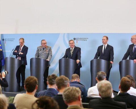 Boris Pistorius präsentiert neue Verteidigungsstrategie der Bundeswehr zur Anpassung an aktuelle Bedrohungen.