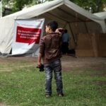 Flüchtlinge an einer Aufnahmestelle, unbegleitete Minderjährige, Empörung über geplante Gesetzesänderungen.