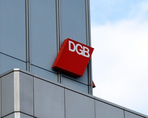 DGB-Logo, symbolisiert Kritik an Haushaltsstrategie und Investitionszweifeln von Gewerkschaftschefin Fahimi.