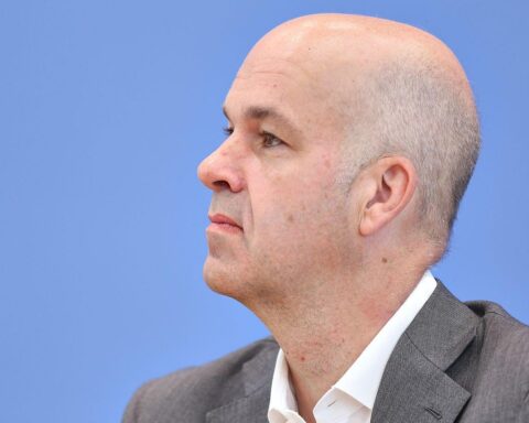 Marcel Fratzscher warnt vor wirtschaftlichen Folgen des Iran-Kriegs und fordert Finanzhilfen für Bürger.
