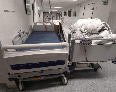 Statistik über Demenz: Zahlreiche ältere Menschen, Krankenhaus, Trauer, Gesundheitsversorgung, Senioren, Todesursachen.