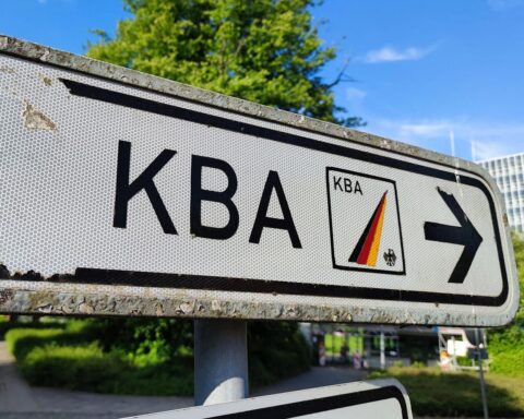 Grafik mit Neuwagenzulassungen im März 2026: Anstieg, Markenanteile, Elektrofahrzeuge und Segmente.