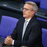 Stilisierte Darstellung einer digitalen Plattform für Unternehmensgründungen, unter der Überschrift "Gründungsplattform 2023".