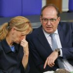 Zusammenkunft von Politikern zur Zukunft der Demokratieförderung in Berlin, Konflikt um Förderprogramm.