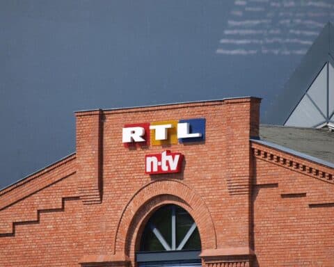 RTL und Sky fusionieren, um im Streaming-Markt wettbewerbsfähig zu bleiben.