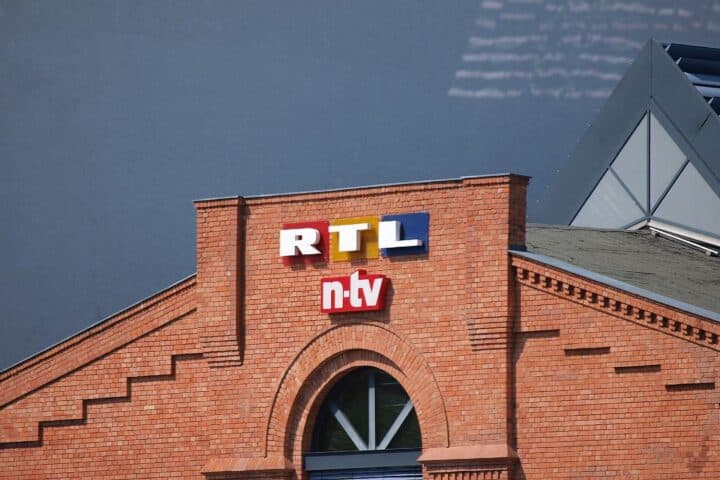 RTL und Sky fusionieren, um im Streaming-Markt wettbewerbsfähig zu bleiben.