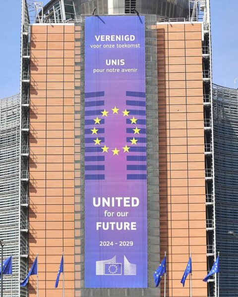 Das Bild zeigt das Gebäude der EU-Kommission in Brüssel, Symbol für neue Energiewende-Strategien.