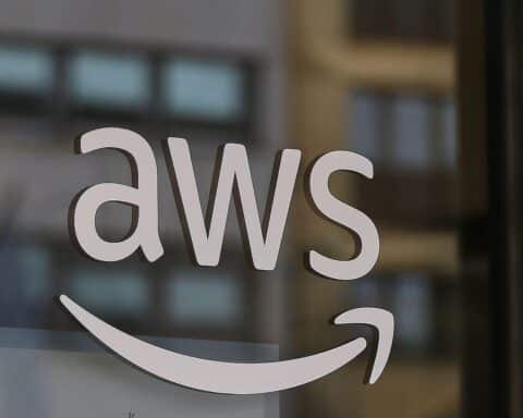 EU-Kommission stuft Amazon und Microsoft als Gatekeeper ein, strengere Regulierung erwartet.