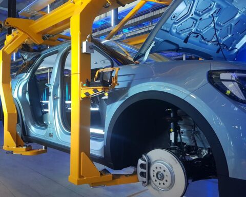 Deutsche Elektroautos in China: Absatzrückgang, neue Modelle auf Automesse, Marktanteil sinkt drastisch.