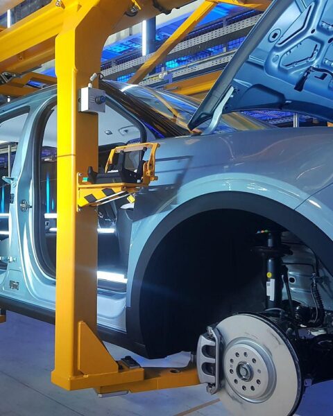 Deutsche Elektroautos in China: Absatzrückgang, neue Modelle auf Automesse, Marktanteil sinkt drastisch.