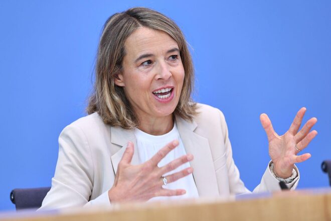 Ex-Wirtschaftsweise drängt Reiche und Habeck zum Krisen-Gespräch