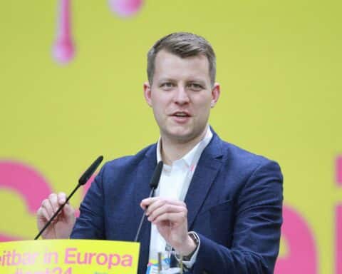 Henning Höne spricht über Zusammenarbeit mit Wolfgang Kubicki für FDP-Vorsitz.