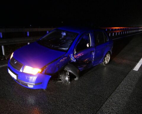 Ein zerstörtes Fahrzeug nach einem schweren Unfall zwischen Dinklage und Lohne.