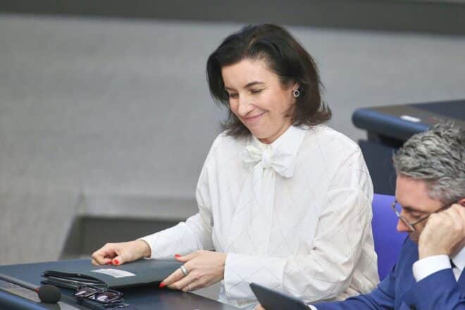 Forschungsministerin Bär sieht Deutschland als "Raumfahrtnation"