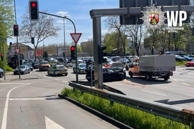 Frontalzusammenstoß in Kaiserslautern nach Rotlichtverstoß