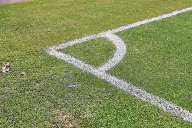 Fußballspiel in Duisburg nach Tritt ins Gesicht abgebrochen