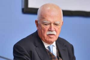Peter Gauweiler spricht über politische Bündnisse und Strategien für die CSU und Freie Wähler.
