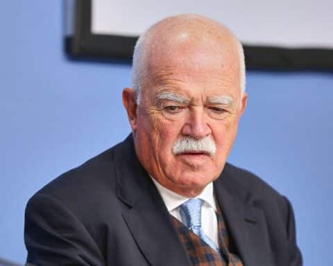 Peter Gauweiler spricht über politische Bündnisse und Strategien für die CSU und Freie Wähler.