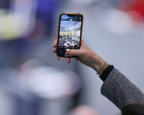 Bundestagssitzung, Ermittlungen, Phishing-Kampagne, Signal-App, Sicherheit, politische Brisanz, Spionageverdacht.