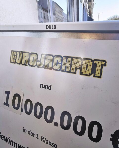 Eurojackpot Gewinnzahlen: 16, 31, 35, 43, 44, Eurozahlen: 2, 9. Glücksspielhinweis.