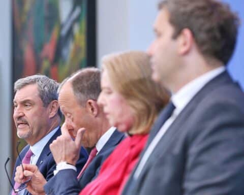 Veronika Grimm kritisiert Regierungspläne zur Autofahrerentlastung in der Energiekrise umfassend.