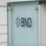 Logo des BND mit Betonung auf Reformbedarf und Sicherheitspolitik.
