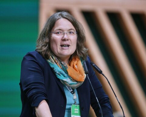 Andrea Lübcke im Potsdam Science Park, betont Zukunftspotenzial in Biotechnologie und Medizin.