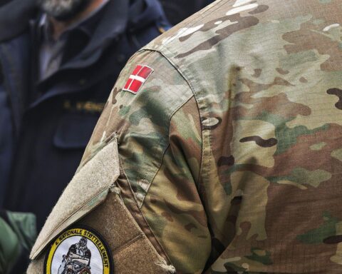 Dänische Soldaten auf Grönland demonstrieren europäische Verteidigungsbereitschaft in geopolitischen Spannungen.