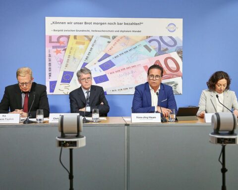 Pressekonferenz zur Bedeutung von Bargeld: Datenschutz, Wahlfreiheit und Grundrechte im Fokus.