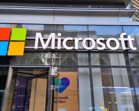 Bild von Microsoft-Filiale mit Hinweis auf Stopp von Microsoft 365 an hannoverschen Schulen.