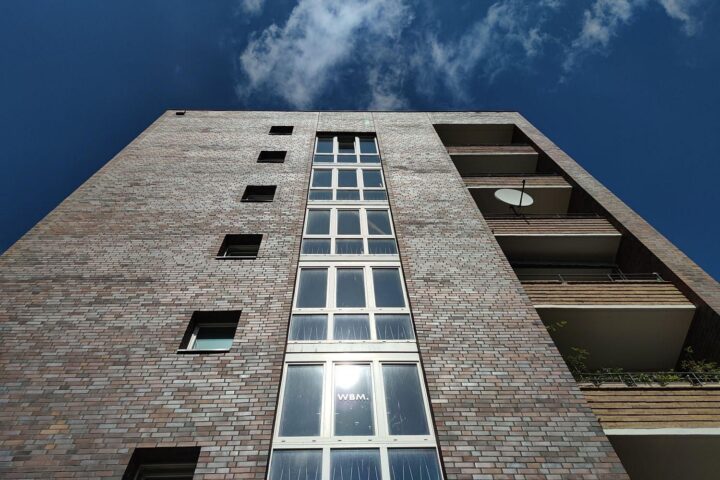 Steigende Hauspreise in der EU, Grafiken oder Diagramme zur Preisentwicklung in verschiedenen Ländern.