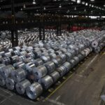 Stahlproduktion in NRW: Rückgänge in mehreren Industriezweigen, nur Nahrungsmittel verzeichnen Steigerung.