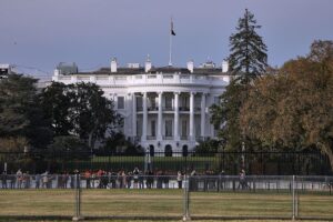 US-Präsident Trump im Weißen Haus, lehnt Waffenstillstand mit Iran ab, Krieg droht.