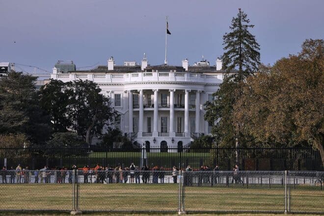 US-Präsident Trump im Weißen Haus, lehnt Waffenstillstand mit Iran ab, Krieg droht.