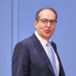 Vier Integrationsminister der Grünen fordern Fortführung der Asylverfahrensberatung gegen Dobrindts Plan.