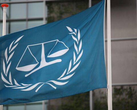 Internationaler Strafgerichtshof entscheidet über Duterte-Anklage wegen Verbrechen gegen die Menschlichkeit.