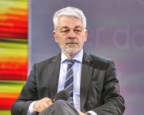 Politikwissenschaftler Carlo Masala diskutiert NATO und US-Angriffe auf zivile Infrastruktur.