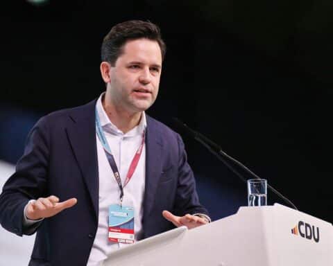 Johannes Winkel unterstützt Katherina Reiche in ihrem Konflikt mit Lars Klingbeil und Friedrich Merz.