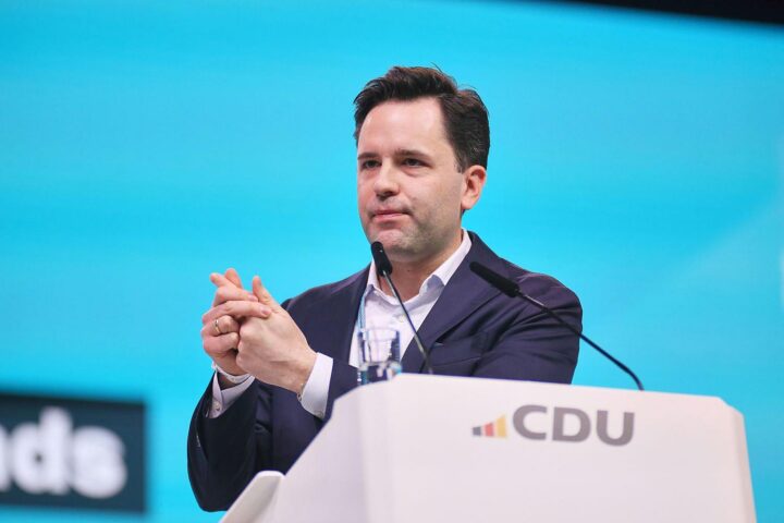 Johannes Winkel spricht über Gesundheitskosten und Bürgergeld in Berlin, kritisiert derzeitige Finanzierungsmodelle.